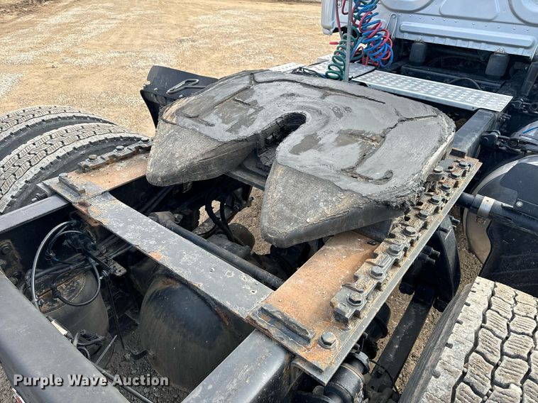 image for item NM9272 2014 Freightliner Cascadia semi truck