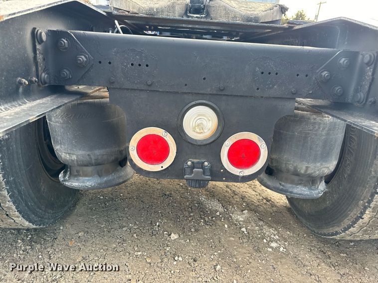 image for item NM9272 2014 Freightliner Cascadia semi truck