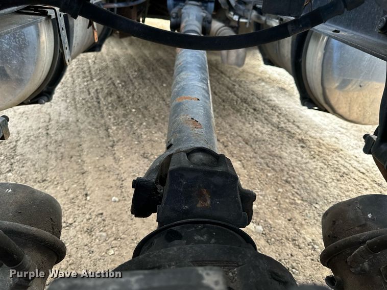 image for item NM9272 2014 Freightliner Cascadia semi truck