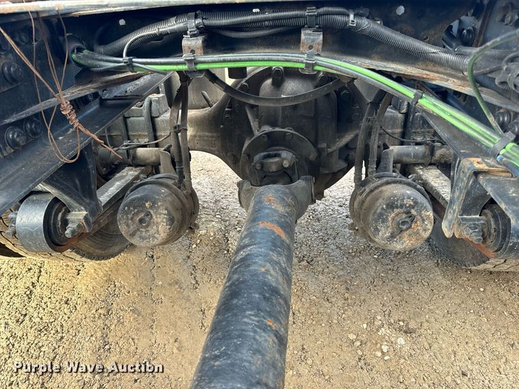 image for item NM9272 2014 Freightliner Cascadia semi truck