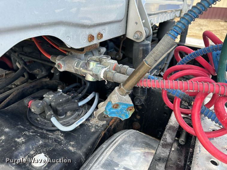 image for item NM9272 2014 Freightliner Cascadia semi truck