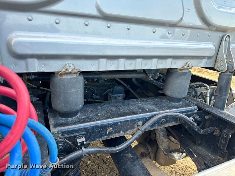 image for item NM9272 2014 Freightliner Cascadia semi truck