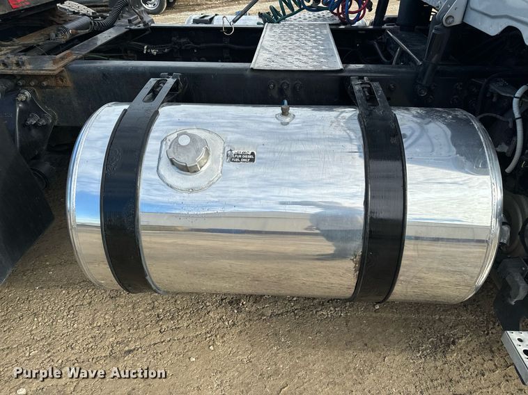 image for item NM9272 2014 Freightliner Cascadia semi truck