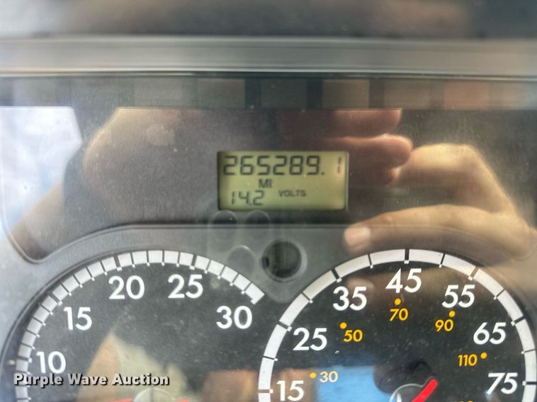 image for item NM9272 2014 Freightliner Cascadia semi truck