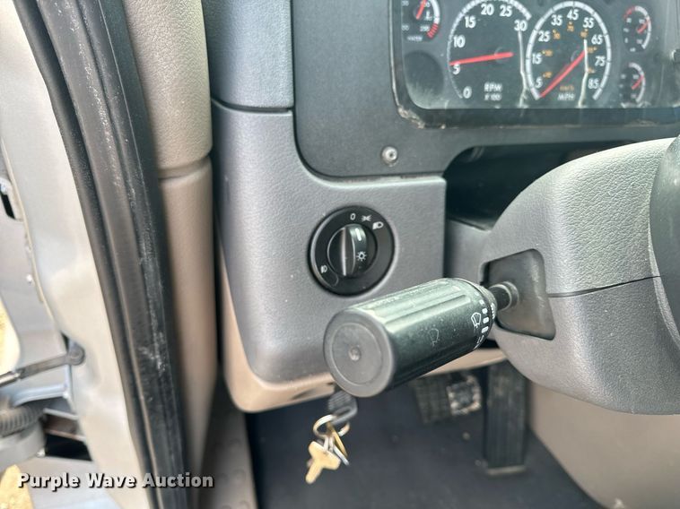 image for item NM9272 2014 Freightliner Cascadia semi truck