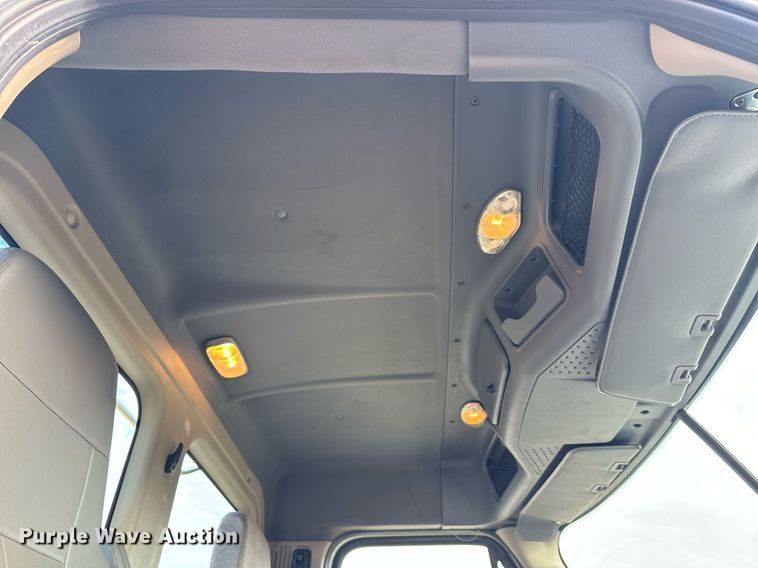 image for item NM9272 2014 Freightliner Cascadia semi truck