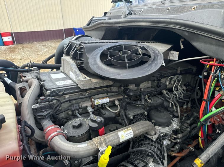 image for item NM9272 2014 Freightliner Cascadia semi truck