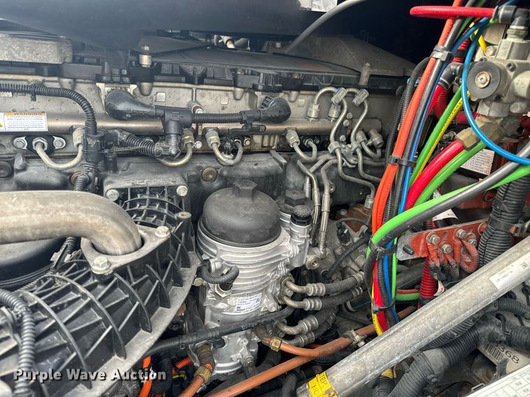 image for item NM9272 2014 Freightliner Cascadia semi truck