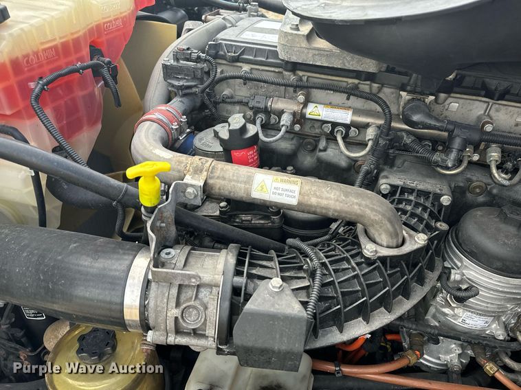 image for item NM9272 2014 Freightliner Cascadia semi truck