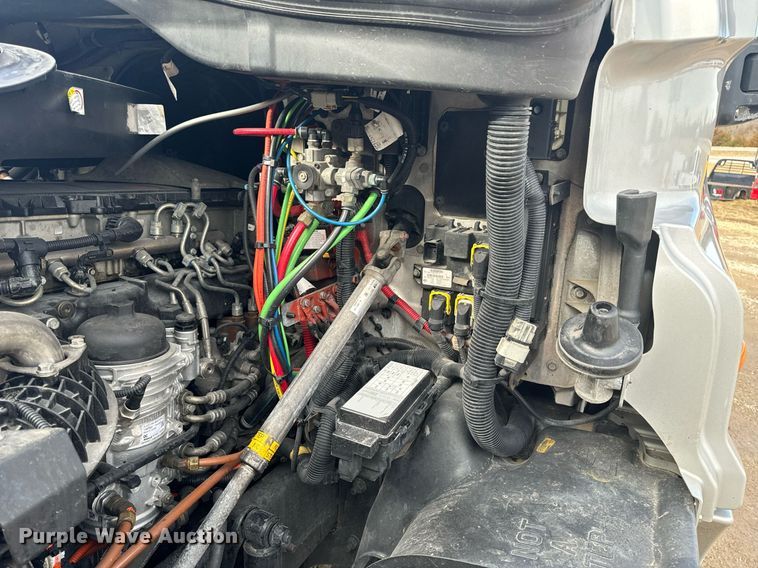 image for item NM9272 2014 Freightliner Cascadia semi truck