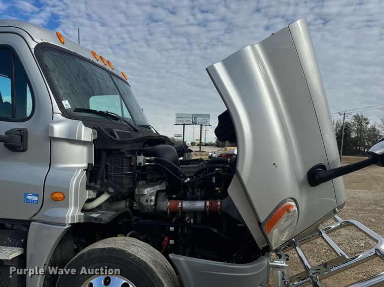 image for item NM9272 2014 Freightliner Cascadia semi truck