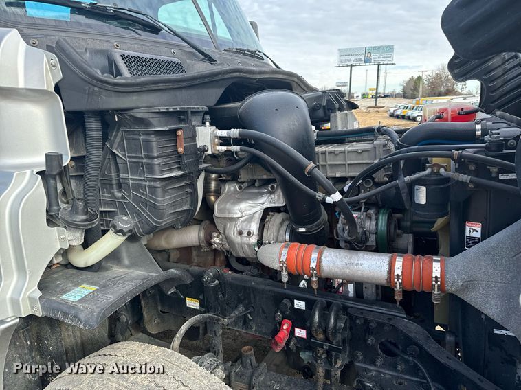 image for item NM9272 2014 Freightliner Cascadia semi truck