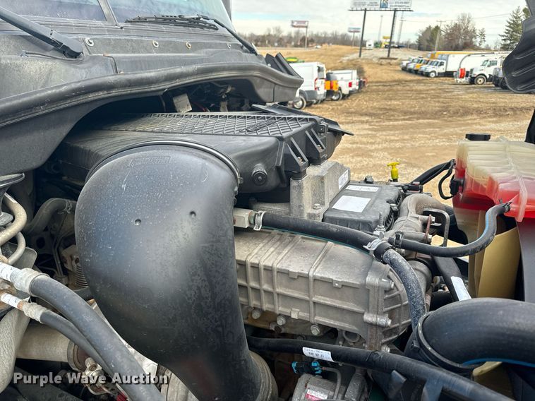 image for item NM9272 2014 Freightliner Cascadia semi truck