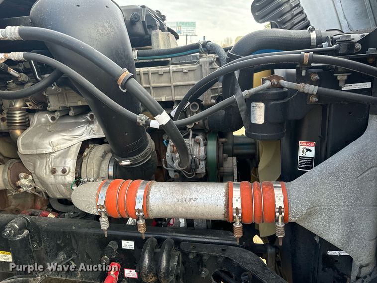 image for item NM9272 2014 Freightliner Cascadia semi truck