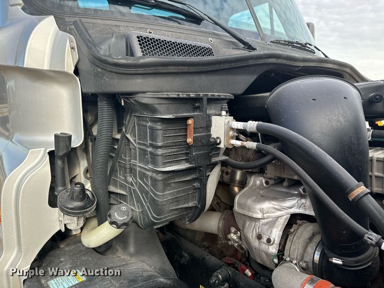 image for item NM9272 2014 Freightliner Cascadia semi truck