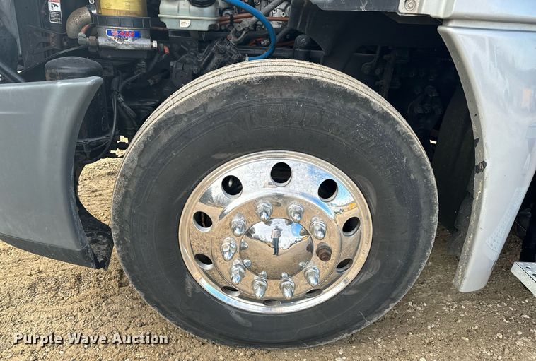 image for item NM9272 2014 Freightliner Cascadia semi truck