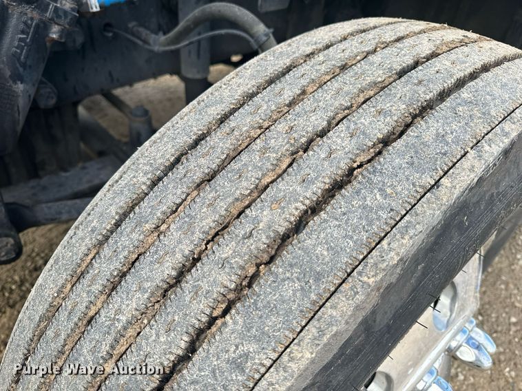 image for item NM9272 2014 Freightliner Cascadia semi truck