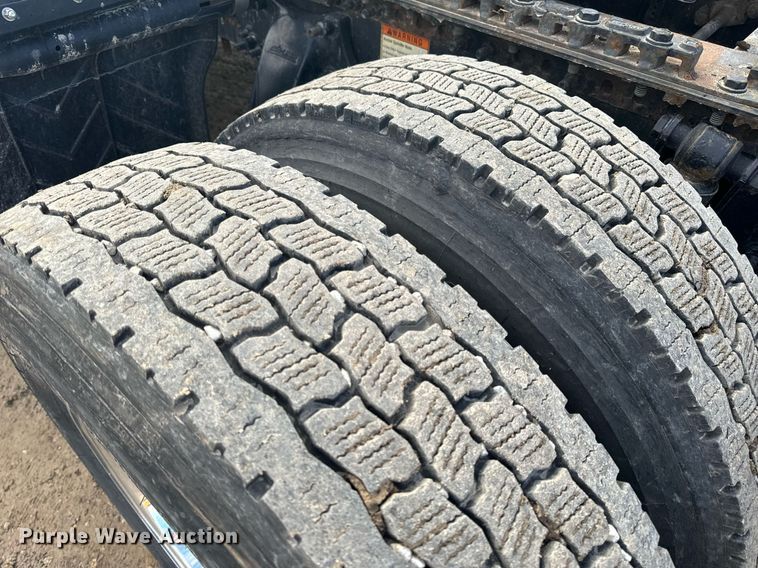 image for item NM9272 2014 Freightliner Cascadia semi truck