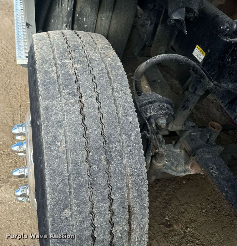 image for item NM9272 2014 Freightliner Cascadia semi truck