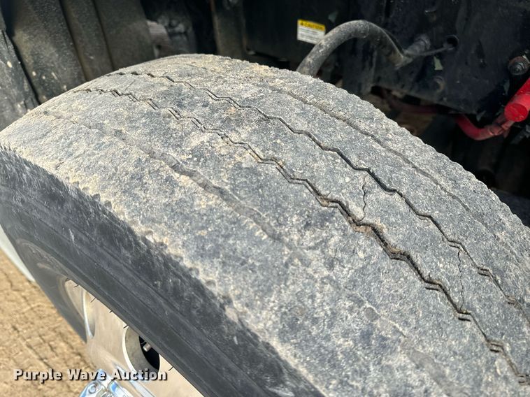 image for item NM9272 2014 Freightliner Cascadia semi truck