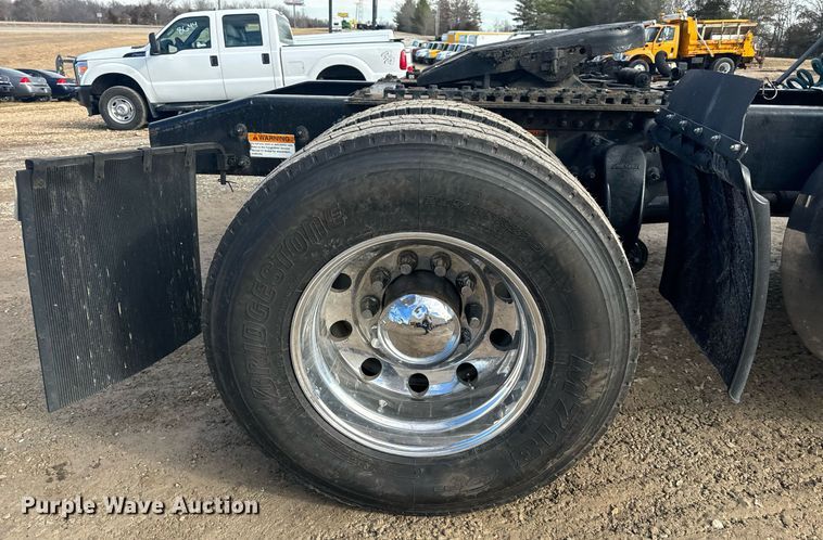 image for item NM9272 2014 Freightliner Cascadia semi truck