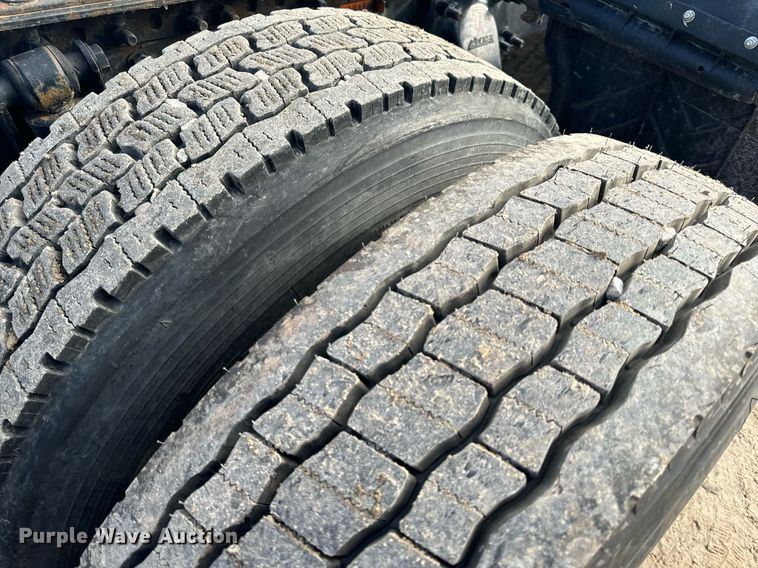 image for item NM9272 2014 Freightliner Cascadia semi truck