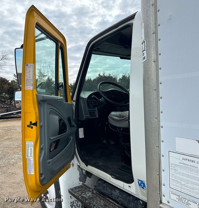 image for item NM9274 2006 International 4300 box truck