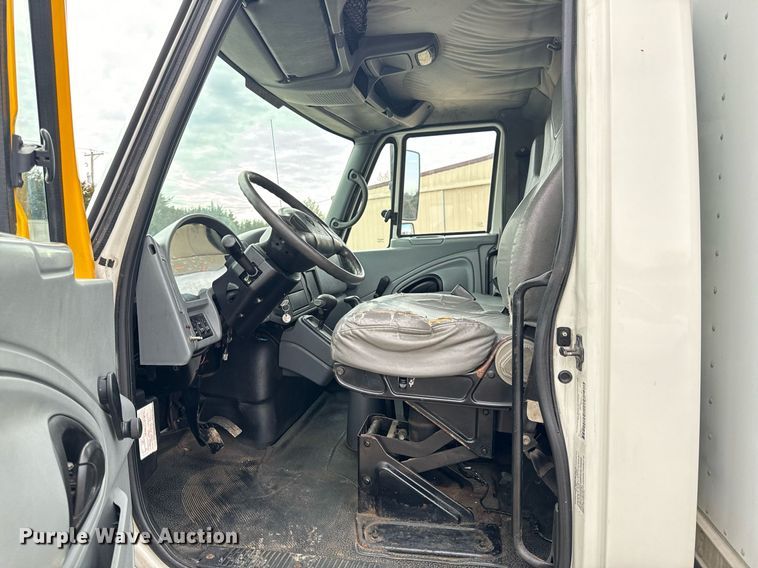 image for item NM9274 2006 International 4300 box truck