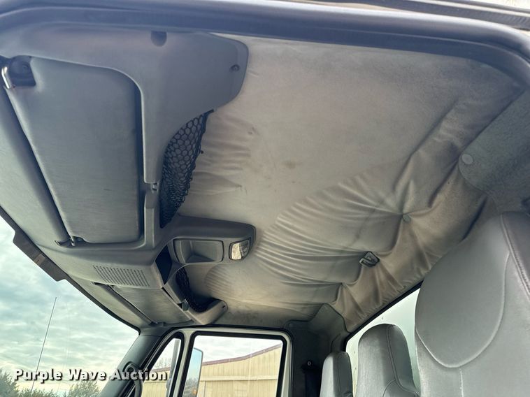 image for item NM9274 2006 International 4300 box truck