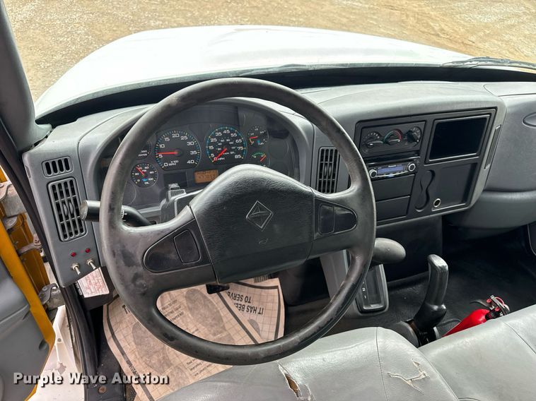 image for item NM9274 2006 International 4300 box truck