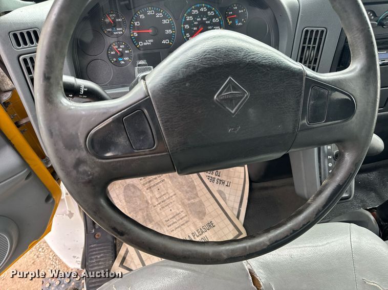 image for item NM9274 2006 International 4300 box truck