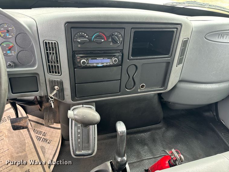 image for item NM9274 2006 International 4300 box truck