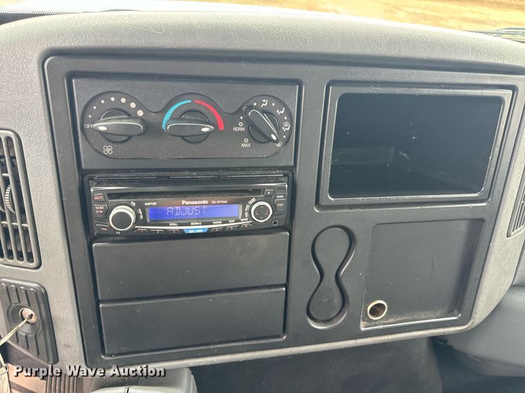 image for item NM9274 2006 International 4300 box truck