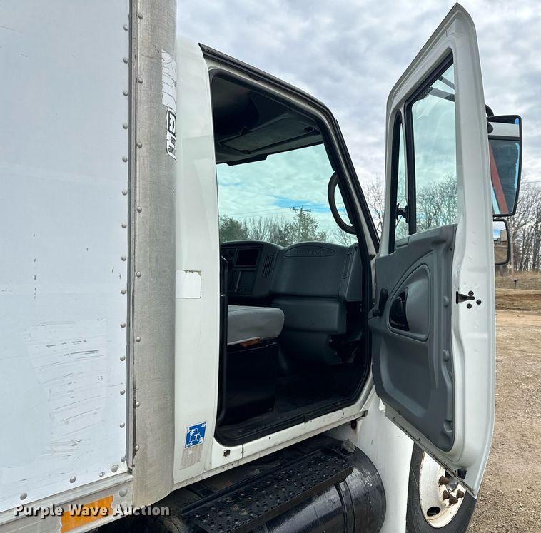 image for item NM9274 2006 International 4300 box truck