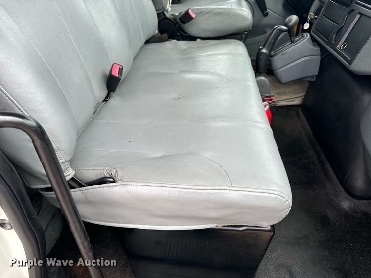 image for item NM9274 2006 International 4300 box truck