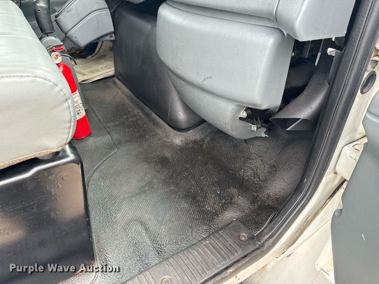 image for item NM9274 2006 International 4300 box truck