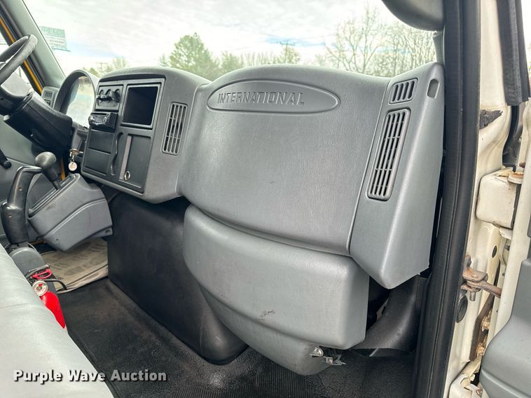 image for item NM9274 2006 International 4300 box truck