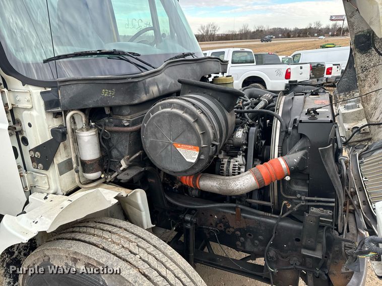 image for item NM9274 2006 International 4300 box truck