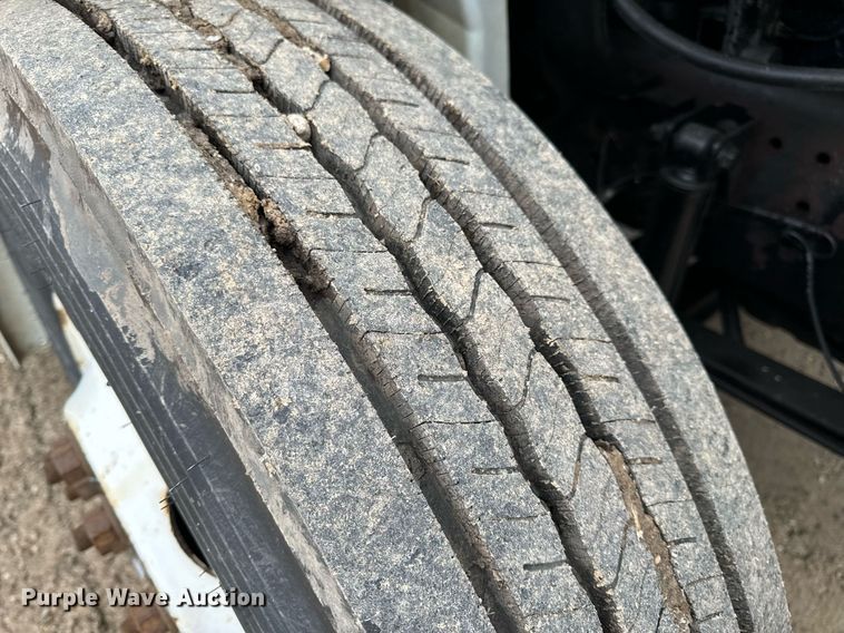 image for item NM9274 2006 International 4300 box truck