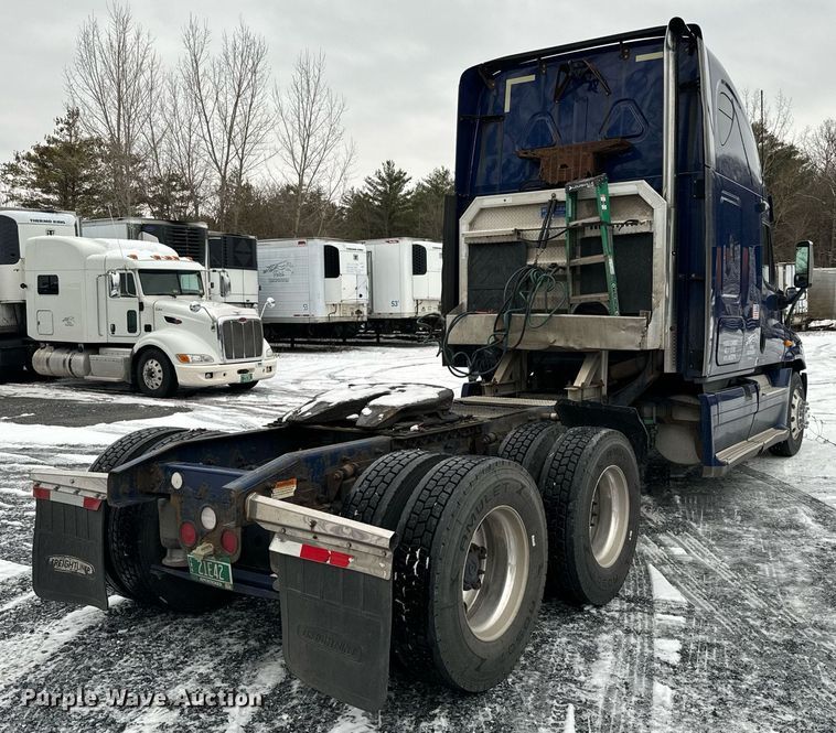 image for item NN9474 2012 Freightliner  Cascadia semi truck