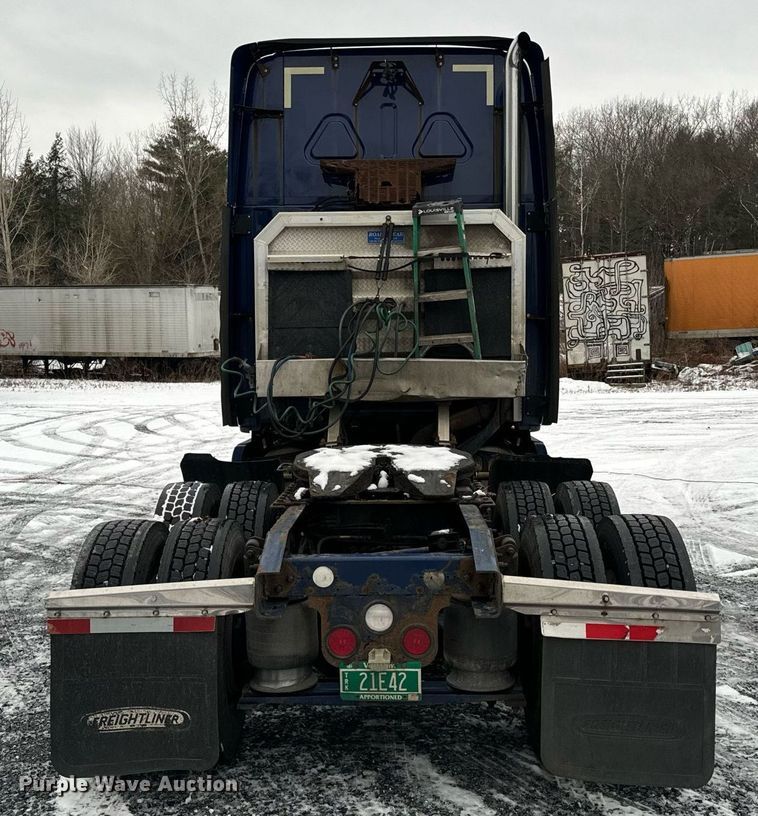 image for item NN9474 2012 Freightliner  Cascadia semi truck