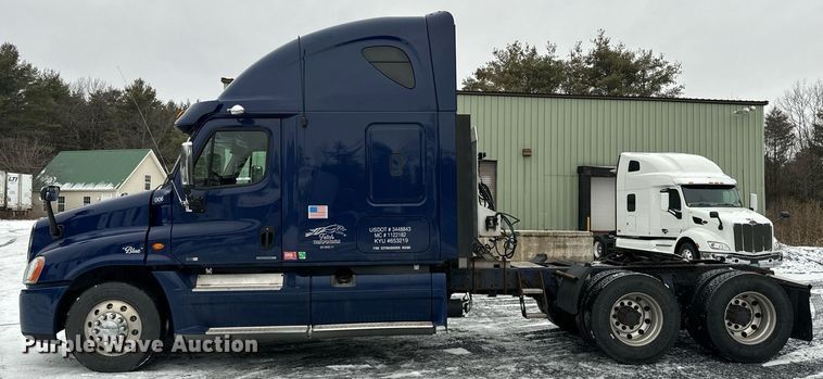 image for item NN9474 2012 Freightliner  Cascadia semi truck