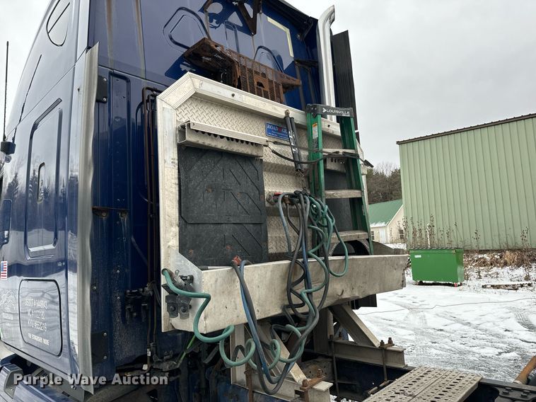 image for item NN9474 2012 Freightliner  Cascadia semi truck