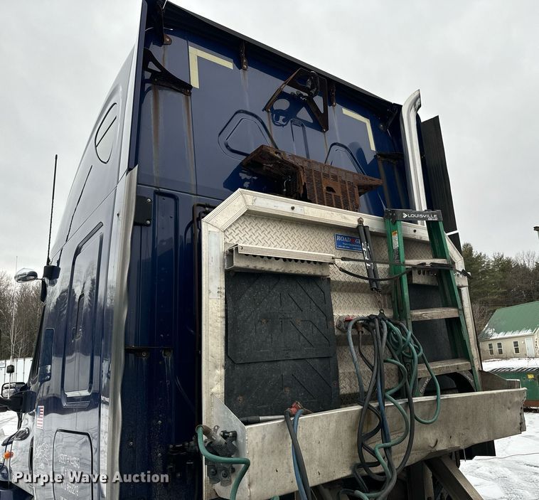 image for item NN9474 2012 Freightliner  Cascadia semi truck