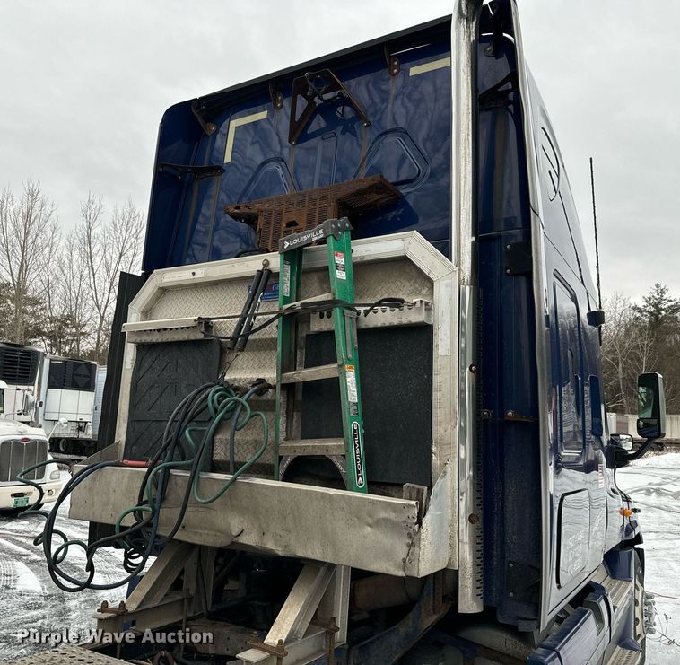 image for item NN9474 2012 Freightliner  Cascadia semi truck