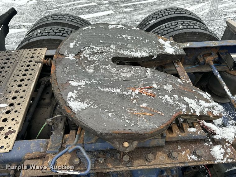 image for item NN9474 2012 Freightliner  Cascadia semi truck