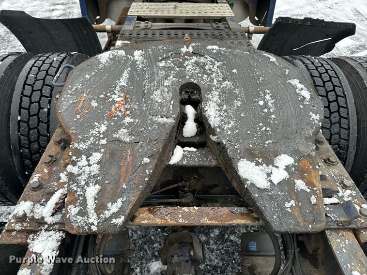 image for item NN9474 2012 Freightliner  Cascadia semi truck