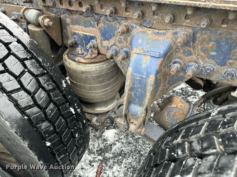 image for item NN9474 2012 Freightliner  Cascadia semi truck