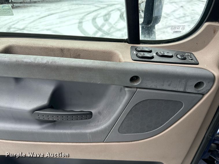 image for item NN9474 2012 Freightliner  Cascadia semi truck