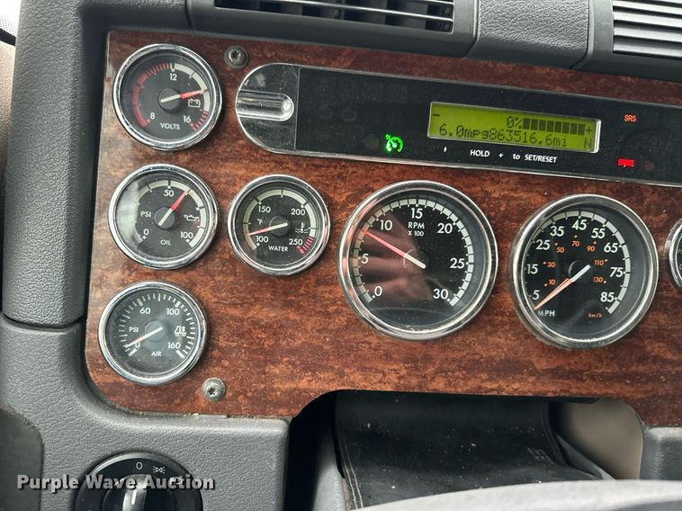 image for item NN9474 2012 Freightliner  Cascadia semi truck